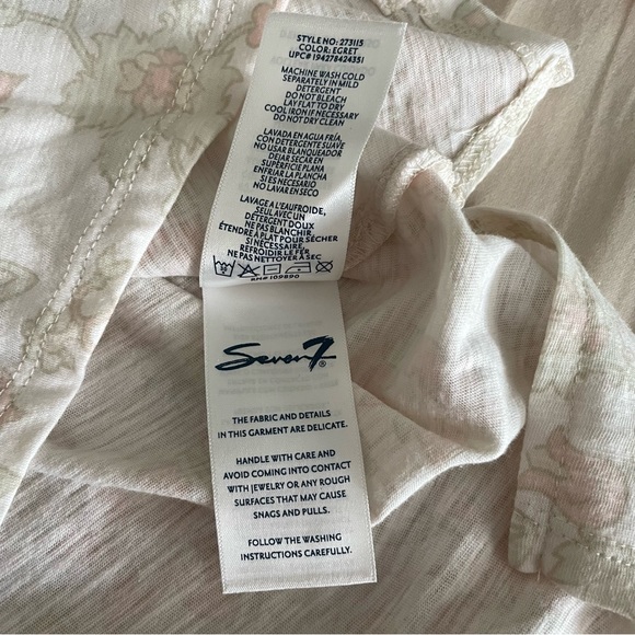 Seven7 V Neck Short Sleeve Pale Neutral Floral T Shirt • Size XL - Picture 4 of 13